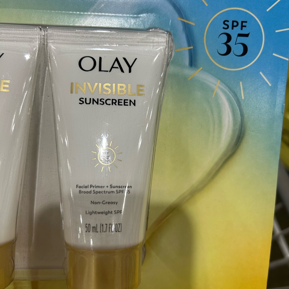 Olay Invisible Sunscreen with Gold Cap spf 35 1.7 oz /50ml sealed exp 02/2027